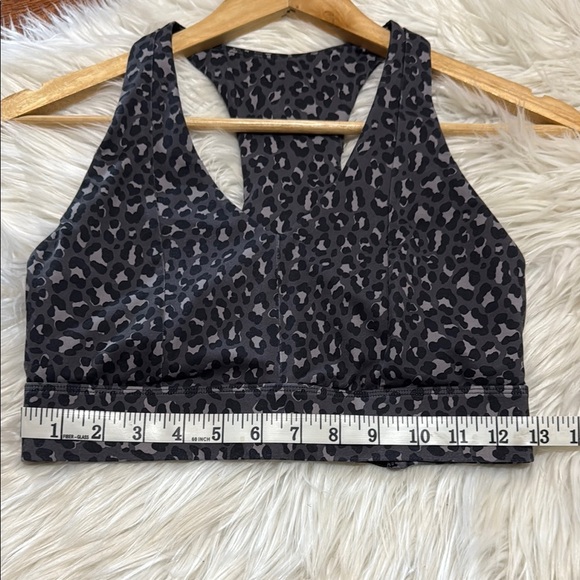 On-The-Go Midi Medium Impact Sports Bra - Picture 12 of 13